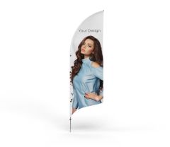 Beachflag Curved con stampa personalizzata su asta in alluminio